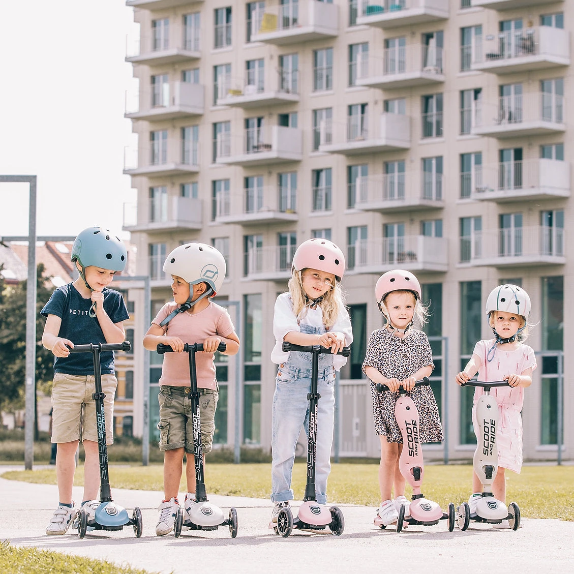 Scoot & Ride Highway Kick 3 LED - Ash 4 Scoot & Ride Highway Kick 3 LED - Ash - Image 4