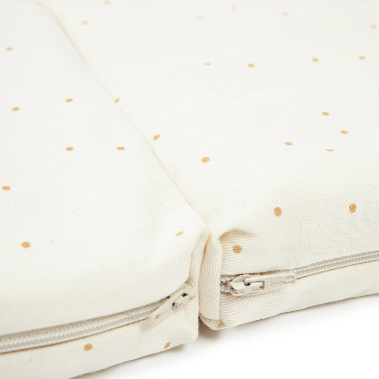 Nobodinoz Bebop Foldable Mattress - Honey Sweet Dots/Natural 2 Nobodinoz Bebop Foldable Mattress - Honey Sweet Dots/Natural - Image 2