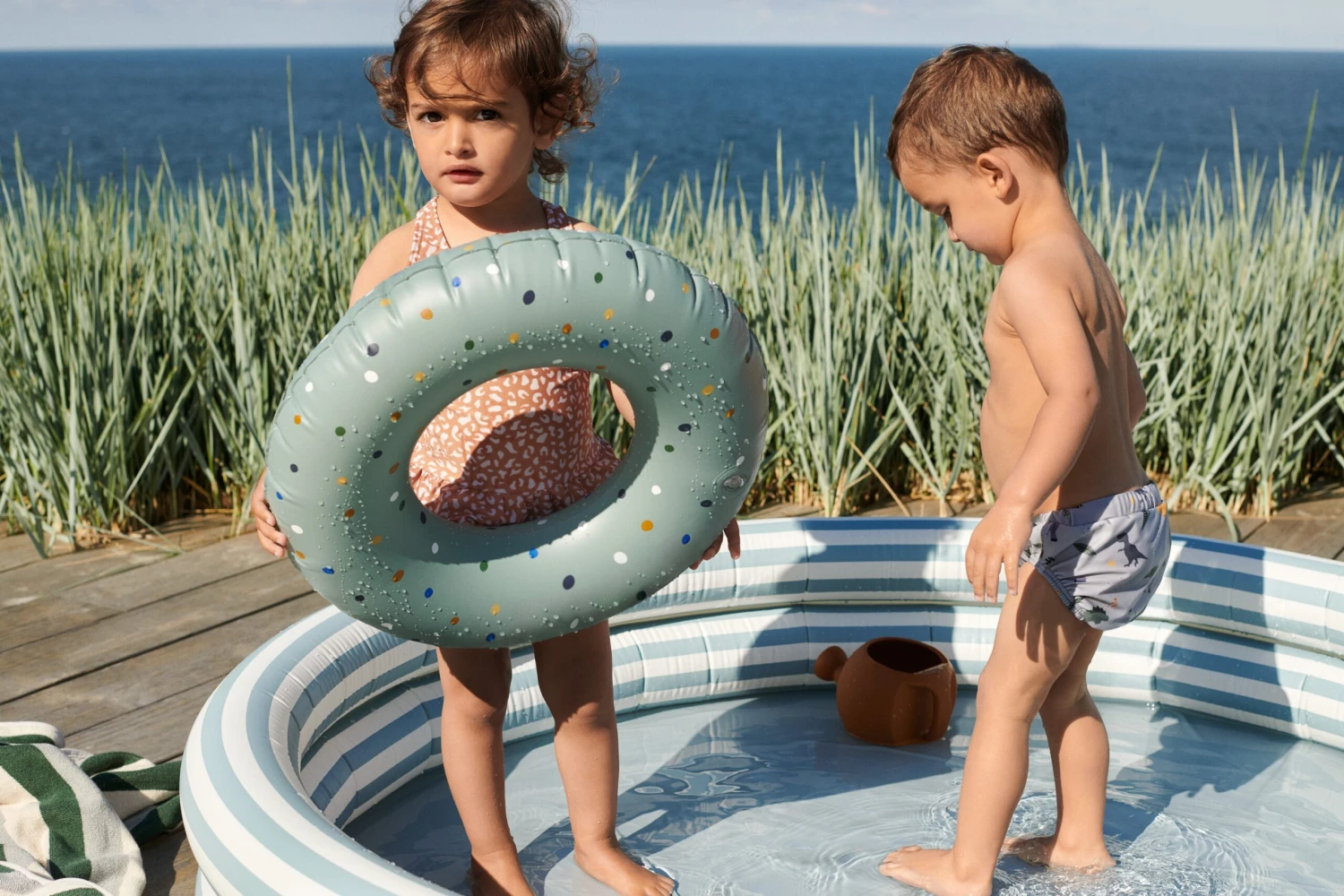 Liewood Savannah Pool - Stripe Sea Blue/Creme De La Creme 4 Liewood Savannah Pool - Stripe Sea Blue/Creme De La Creme - Image 4