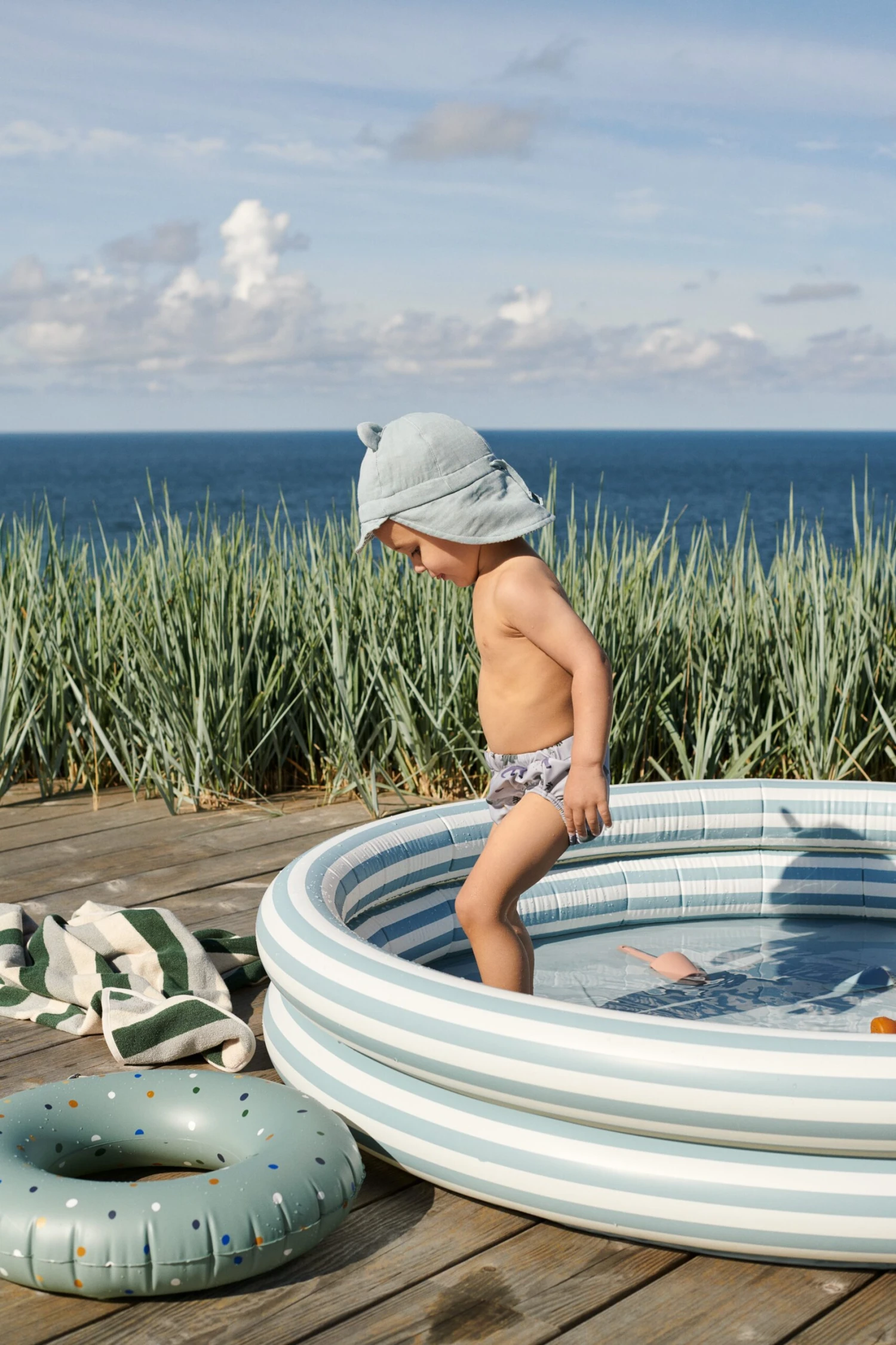 Liewood Savannah Pool - Stripe Sea Blue/Creme De La Creme 5 Liewood Savannah Pool - Stripe Sea Blue/Creme De La Creme - Image 5