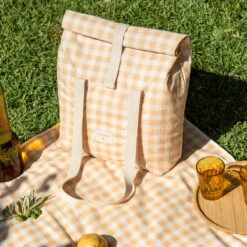 Nobodinoz Sunshine Waterproof Picnic Blanket - Melon Vichy 7 Nobodinoz Sunshine Waterproof Picnic Blanket - Melon Vichy -Baby Product Store Nobodinoz Sunshine Kuehltasche melon vichy Situation 2