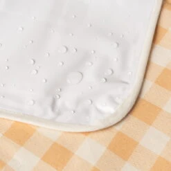 Nobodinoz Sunshine Waterproof Picnic Blanket - Melon Vichy 6 Nobodinoz Sunshine Waterproof Picnic Blanket - Melon Vichy -Baby Product Store Nobodinoz Sunshine Picknickdecke 140 x 140 cm melon vichy Detail