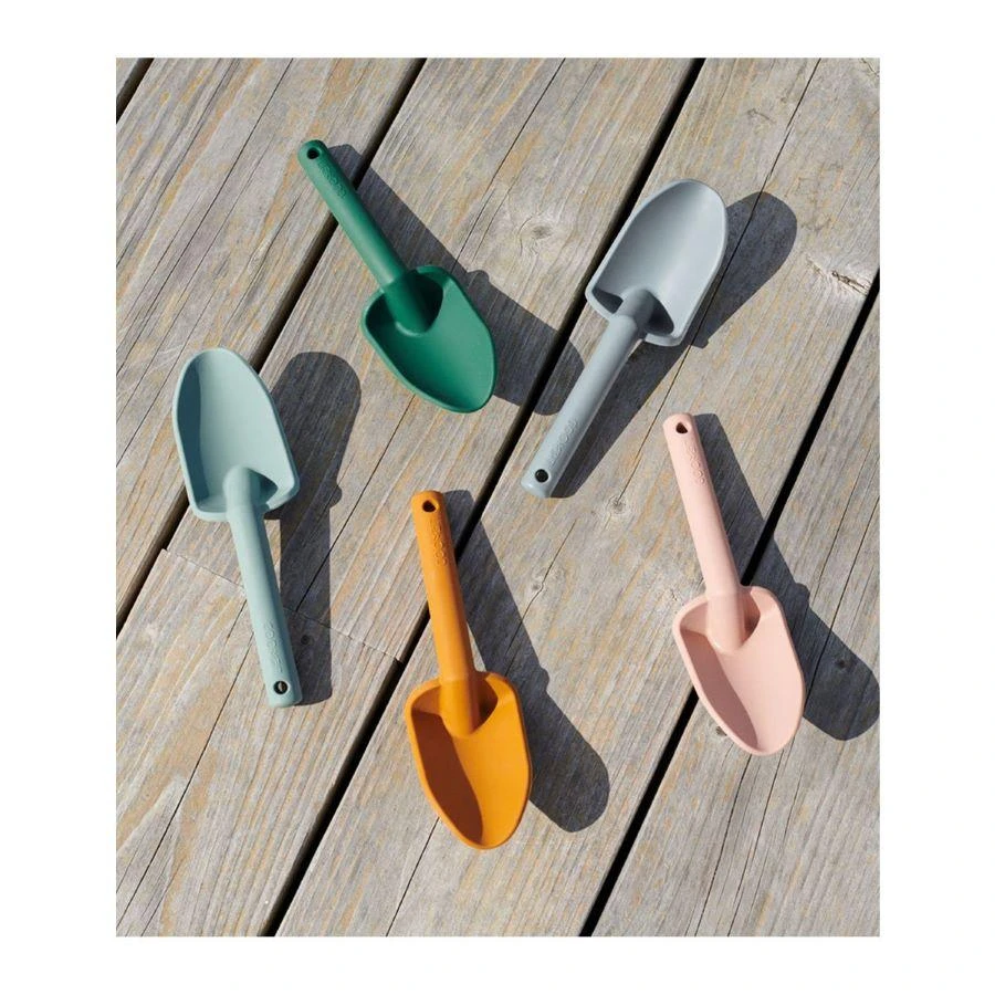 Liewood Shane Shovel - Garden Green 2 Liewood Shane Shovel - Garden Green - Image 2
