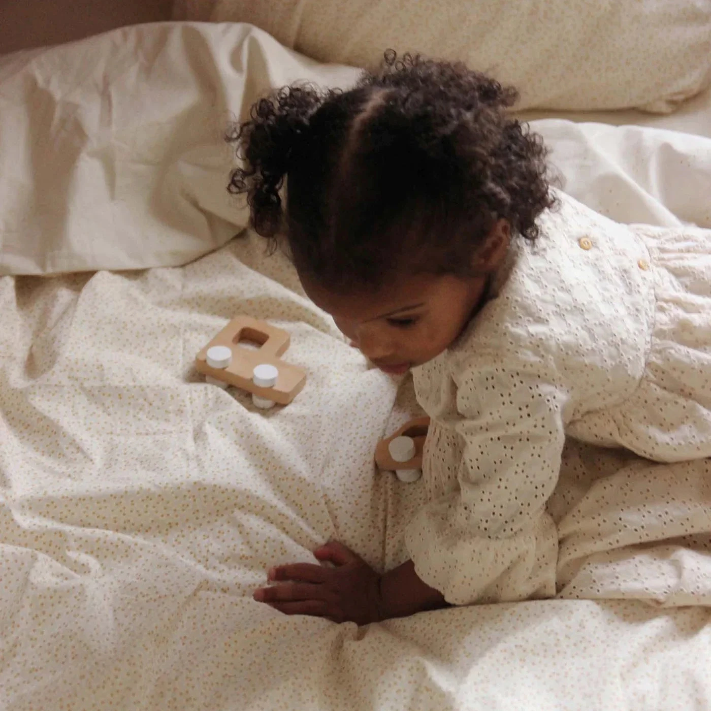 Avery Row Single Organic Cotton Bedding Set - Wild Chamomile 4 Avery Row Single Organic Cotton Bedding Set - Wild Chamomile - Image 4