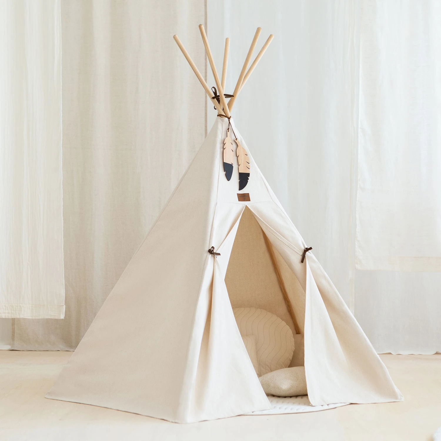 Nobodinoz Nevada Play Tent / Teepee - Natural 2 Nobodinoz Nevada Play Tent / Teepee - Natural - Image 2